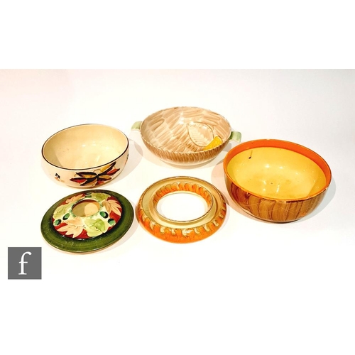 18 - Five pieces of assorted 1930s Art Deco Myott comprising a twin handled bowl in pattern 2684, a fruit... 