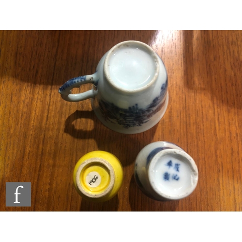 197 - A collection of 18th Century and later Chinese porcelain items, to include a Wu Shuang Pu - Table of... 