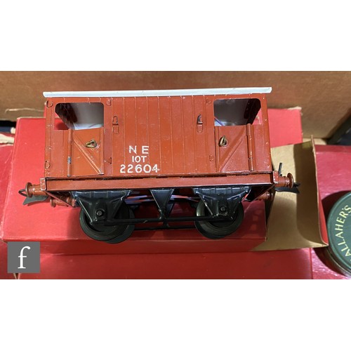 458 - A collection of O gauge Hornby items, to include rolling stock and accessories, comprising LMS wagon... 