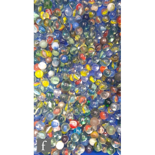 314 - A large collection of glass marbles, to include mainly swirl examples, lots with flaws, bubbles and ... 