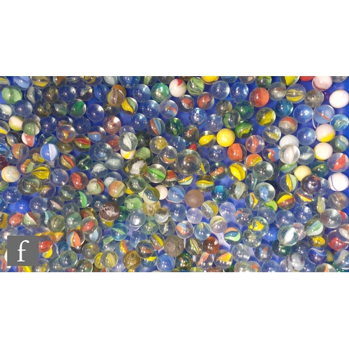 314 - A large collection of glass marbles, to include mainly swirl examples, lots with flaws, bubbles and ... 