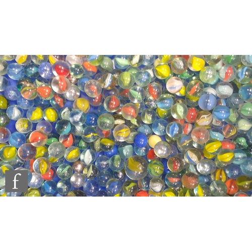 316 - A large collection of various glass marbles, mainly swirl examples of varying colour and size, lots ... 