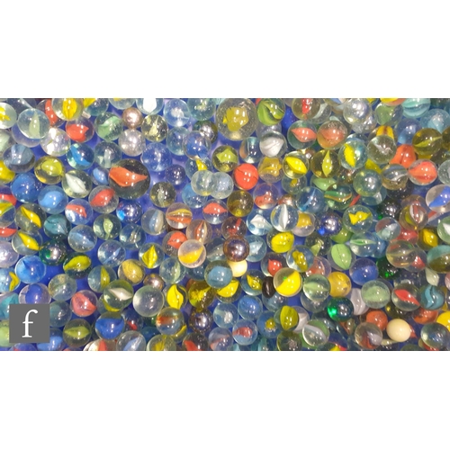 316 - A large collection of various glass marbles, mainly swirl examples of varying colour and size, lots ... 