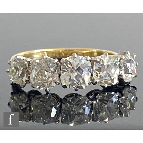 401 - An 18ct diamond five stone ring, graduated claw set old cut stones, total weight approximately 2.40c... 