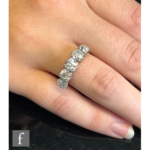 401 - An 18ct diamond five stone ring, graduated claw set old cut stones, total weight approximately 2.40c... 