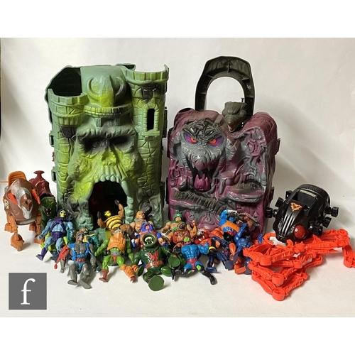 1139 - A collection of assorted Mattel Masters of the Universe toys to include sixteen action figures, incl... 