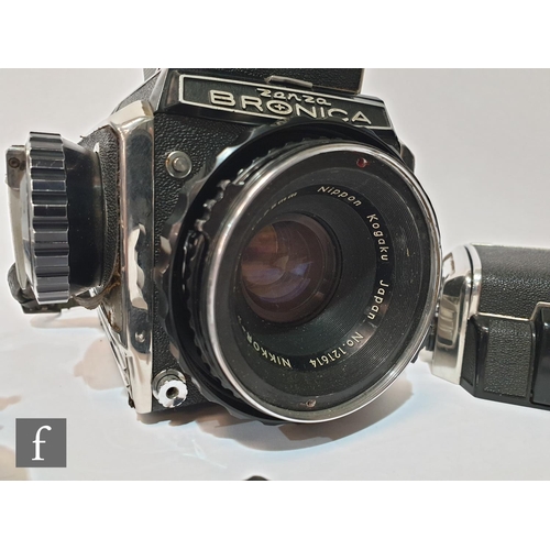 816 - A Zenza Bronica S2 medium format camera outfit, circa 1965, comprising body serial number 75237, fit... 