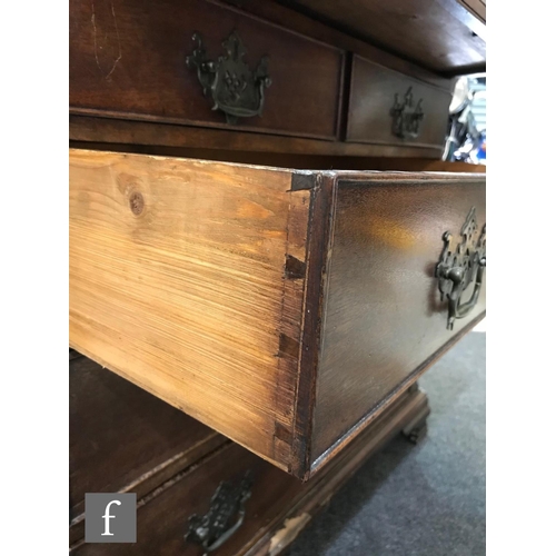 636 - A George III mahogany bachelor's chest of two short and three long drawers below a brushing slide fl... 