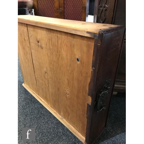 636 - A George III mahogany bachelor's chest of two short and three long drawers below a brushing slide fl... 