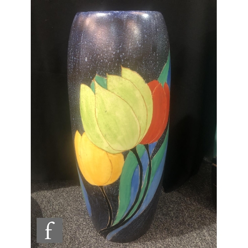 425 - Clarice Cliff - Inspiration Clovre Tulip - A large umbrella stand circa 1930, of swollen cylindrical... 