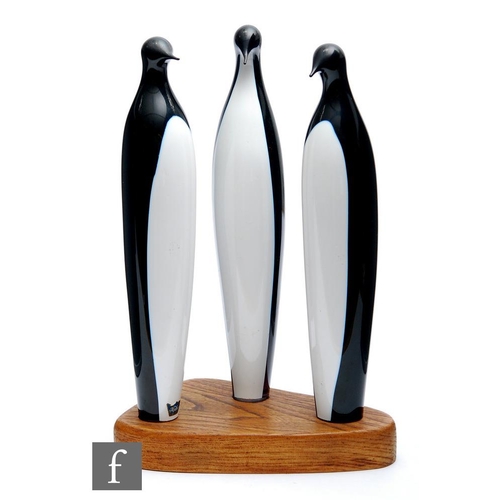 771 - Vicke Lindstrand - Kosta - A post war Emperor penguin family, comprising three stylised glass pengui... 