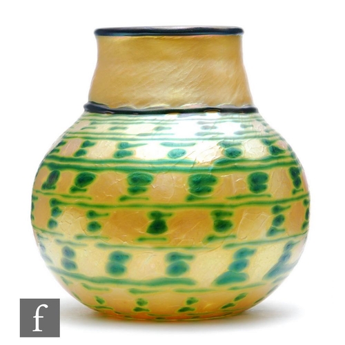 1031 - Lundberg Studios - A contemporary American glass basket vase, of compressed ovoid form and collar ne... 