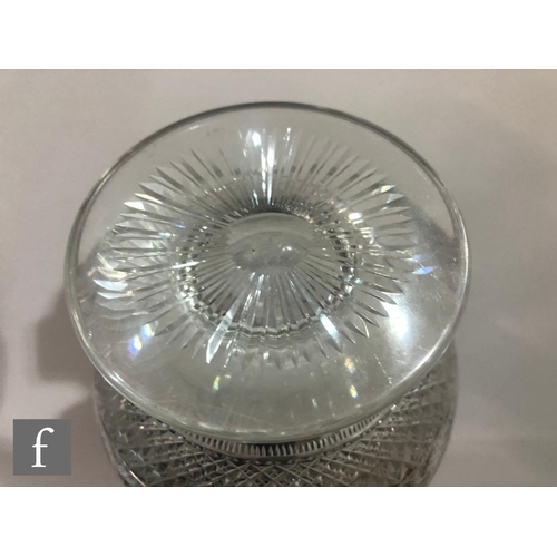 259 - An early 20th Century Thomas Webb & Sons clear crystal decanter of footed globe and shaft form, ... 