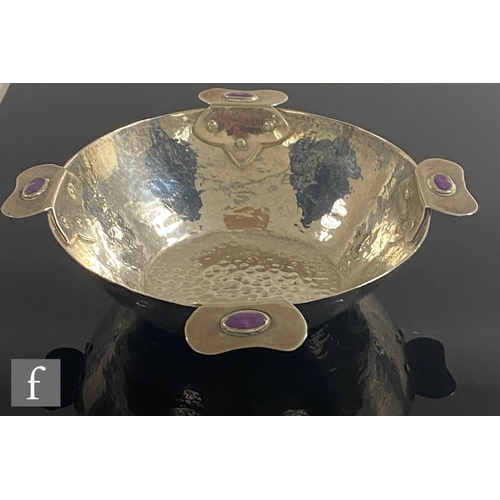 326 - An Arts & Crafts hallmarked silver small bowl with planished decoration to whole terminating in ... 