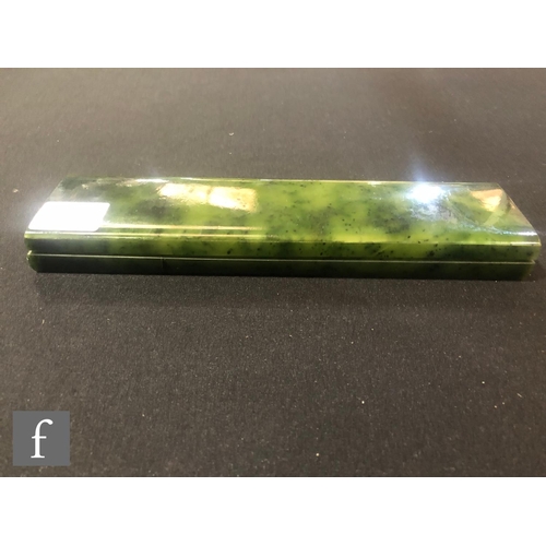 420 - An early 20th Century nephrite rectangular hinged box in the manner of Mikhail Perkhin (Michael Perc... 