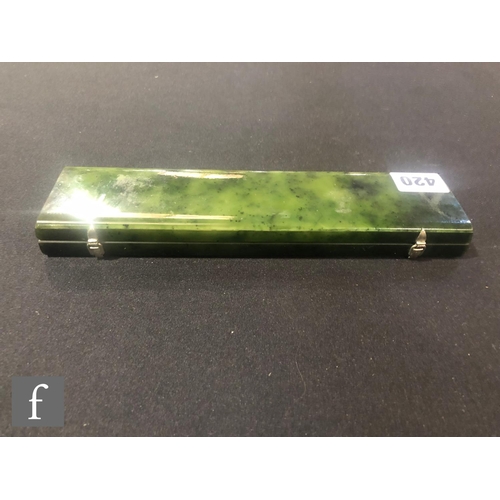 420 - An early 20th Century nephrite rectangular hinged box in the manner of Mikhail Perkhin (Michael Perc... 