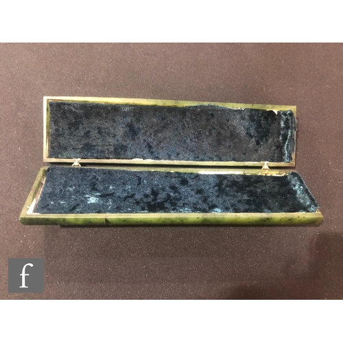 420 - An early 20th Century nephrite rectangular hinged box in the manner of Mikhail Perkhin (Michael Perc... 