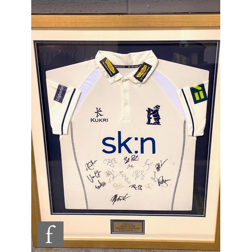 945 - A Warwickshire CCC signed shirt with presentation plaque to David Lloyd Solihull Cranmore, 90cm x 87... 