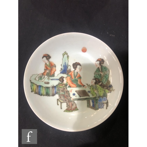 225 - A set of eight Chinese famille verte dishes, each of circular form, the shallow well of each decorat... 