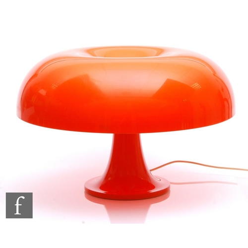 836 - Giancarlo Mattioli - Artemide - A Nesso table lamp in tangerine colour, height 34cm and diameter 54c... 