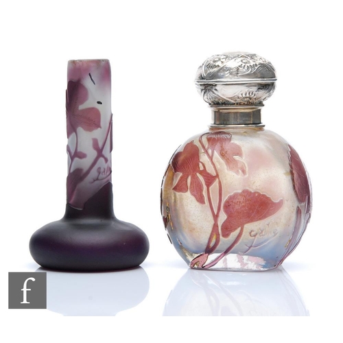 50 - Galle - An early 20th Century cameo glass scent bottle, of ovoid form, cased in amethyst over the op... 