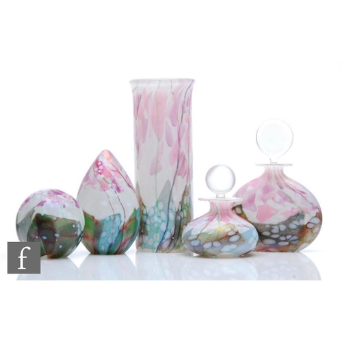 1321 - Michael Harris and Elizabeth Harris - Isle of Wight - A collection of five studio glass pieces in th... 