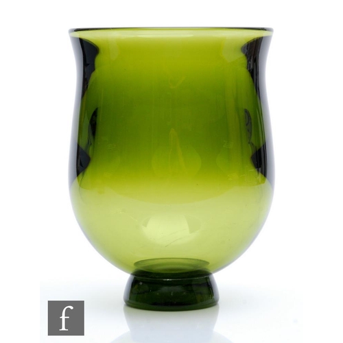 1025 - Floris Maydam - Leerdam - A  Leerdam Unica green glass vase designed by Floris Maydam, of ovoid form... 