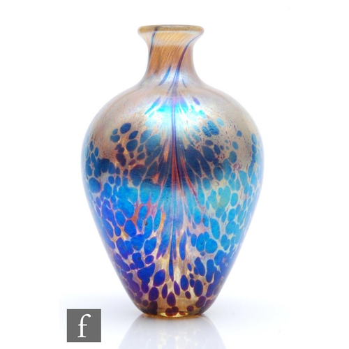 1287 - Siddy Langley - A contemporary studio glass vase of ovoid form with collar neck, decorated with a bl... 