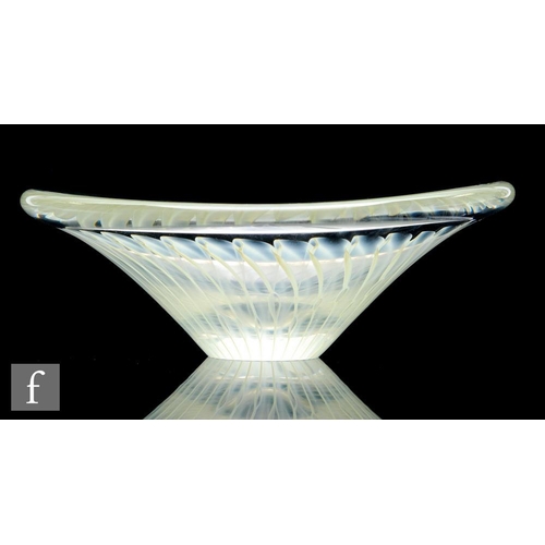 797 - Vicke Lindstrand - Kosta - A post war glass dish of flared form internally decorated with overlappin... 