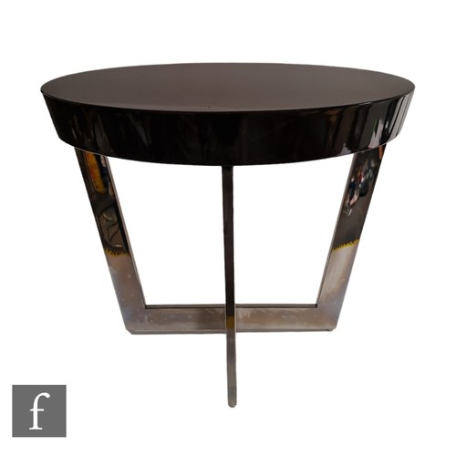 1453 - Unknown - A grey ash effect high gloss laminate occasional table of circular form, raised to four ch... 