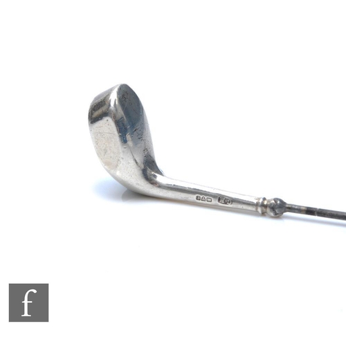 190 - A hallmarked silver hat pin the terminal modelled as a golf club, Chester 1906, Charles Horner.