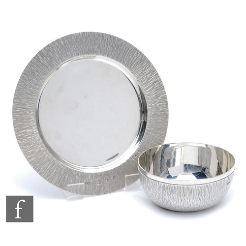 59 - A hallmarked silver small bowl and stand, each with bark effect finish to borders, total weigh 9oz, ... 