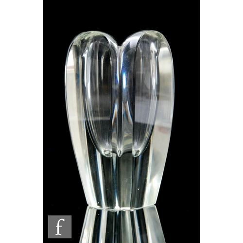 444 - A post war Nuutajarvi Usva clear crystal glass vase, by Soini Kajander & Olavi Nurminen, of oval... 