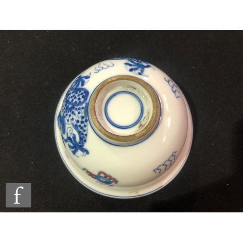 191 - A collection of Chinese porcelain blue and white items, to include an 18th Century export porcelain ... 