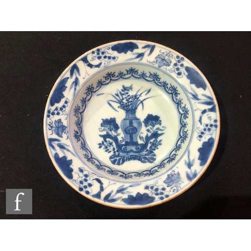 191 - A collection of Chinese porcelain blue and white items, to include an 18th Century export porcelain ... 