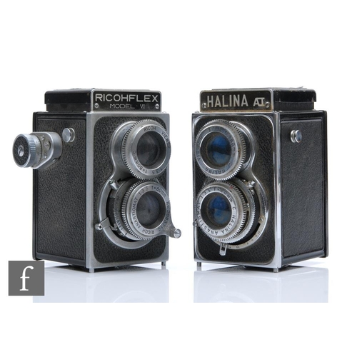 690 - Two TLR cameras, to include a Ricohflex model VI with Ricoh Anastigmat 80mm f/3.5 lens and Hali... 