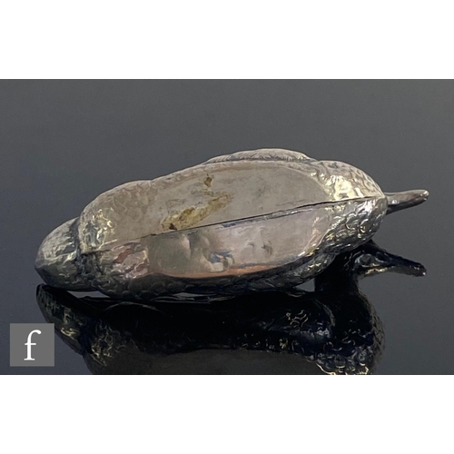 390 - An early 20th Century hallmarked silver pin cushion modelled as a duck, weight 7g, length 6cm, Birmi... 