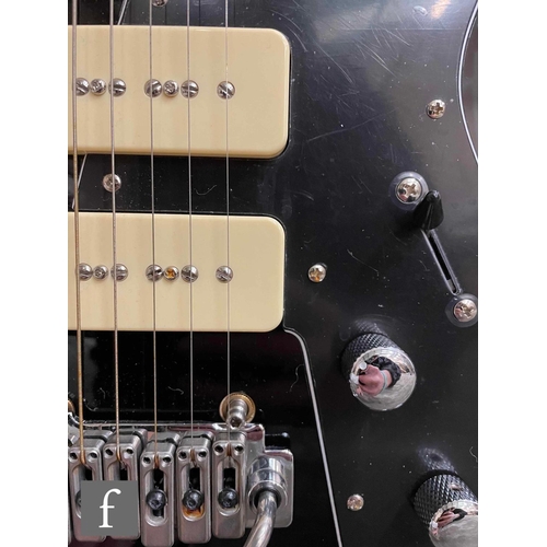 5082 - A Reverend Jetstream 390 guitar right handed, Midnight Black, Serial Number 48552, sold as new in bo... 