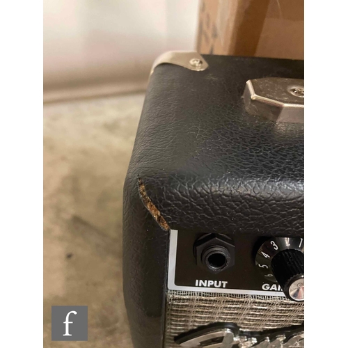 5120 - A pair of Fender Guitar Amps - Fender Mustang LT25, serial number TGPH22003292, sold as new in origi... 