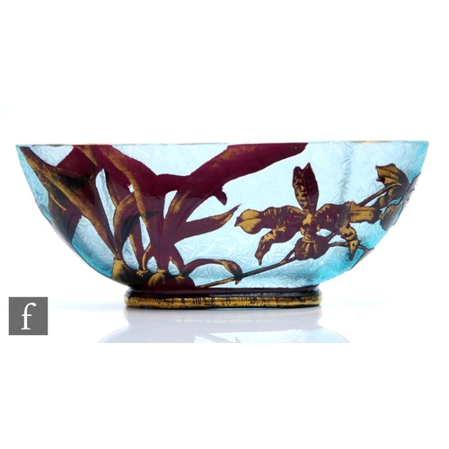 33 - Mont Joye & Cie - A large early 20th Century cameo glass bowl circa 1900, of fluted oval form, c... 