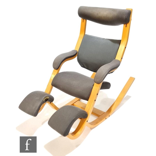 1369 - Peter Opsvik - Stokke - A Varier Gravity Balans rocking chair, with beech bent ply frame and grey ho... 