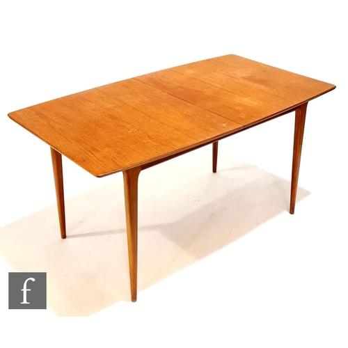 877 - Tom Robertson - McIntosh of Kirkcaldy - A teak Dunvegan extending dining table of rectangular form o... 