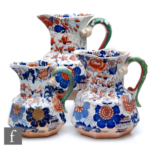 97 - A set of three 19th Century graduated Masons Ironstone Hydra jugs, each with blue and burnt red Chin... 