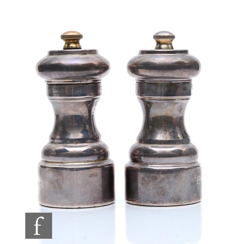 272 - A hallmarked silver salt and pepper grinder of plain waisted form, height 11cm, London 1979/80, Davi... 