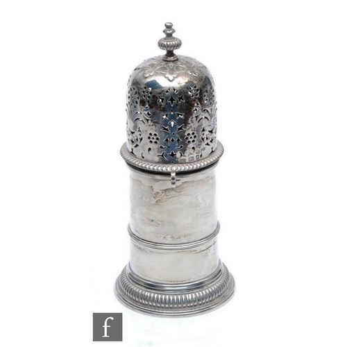 275 - A hallmarked silver cylindrical sugar castor with gadroon detail to spread foot, weight 10oz, height... 