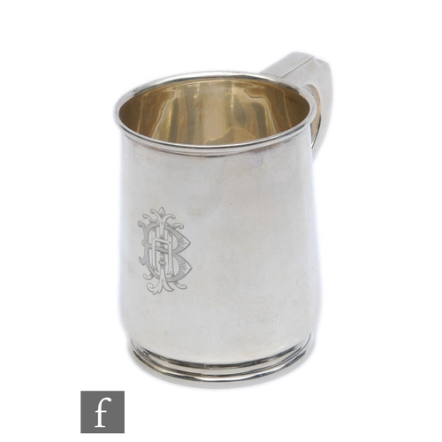 282 - A hallmarked silver pint tankard with initials engraved to front, weight 9oz, height 11.5cm, Birming... 