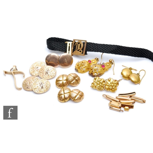 339 - A small parcel lot of yellow metal and gold items to include earrings, cufflinks, dress studs etc, w... 