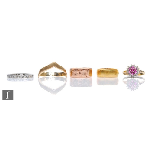 344 - A 22ct wedding ring, weight 4.5g, a 9ct rose gold wedding 3.9g, and three further 9ct rings total we... 