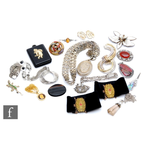 404 - A collection of assorted costume jewellery to include a Victorian locket, a Scottish brooch set with... 