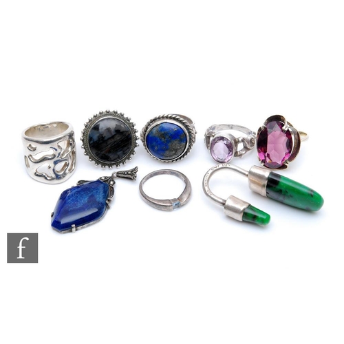 415 - Seven assorted 1970s and later white metal dress rings to include an abstracted ring set with a poli... 